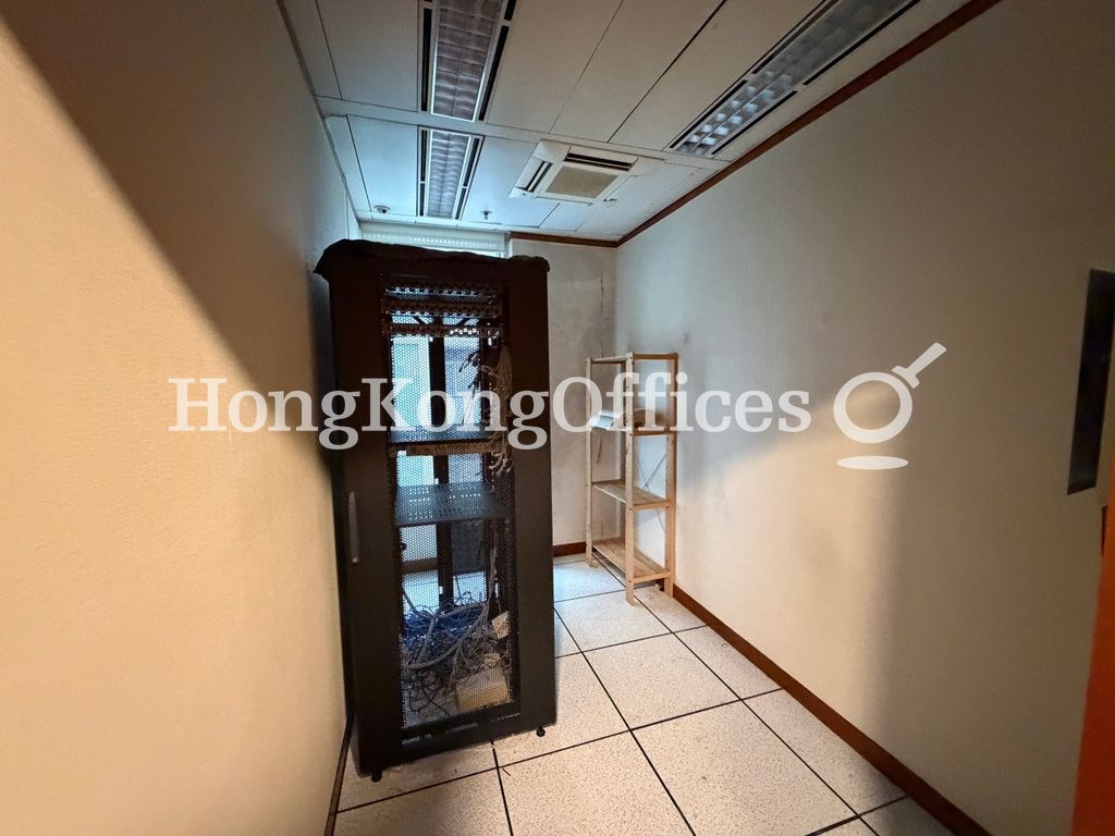 Queen's Road Central, 8