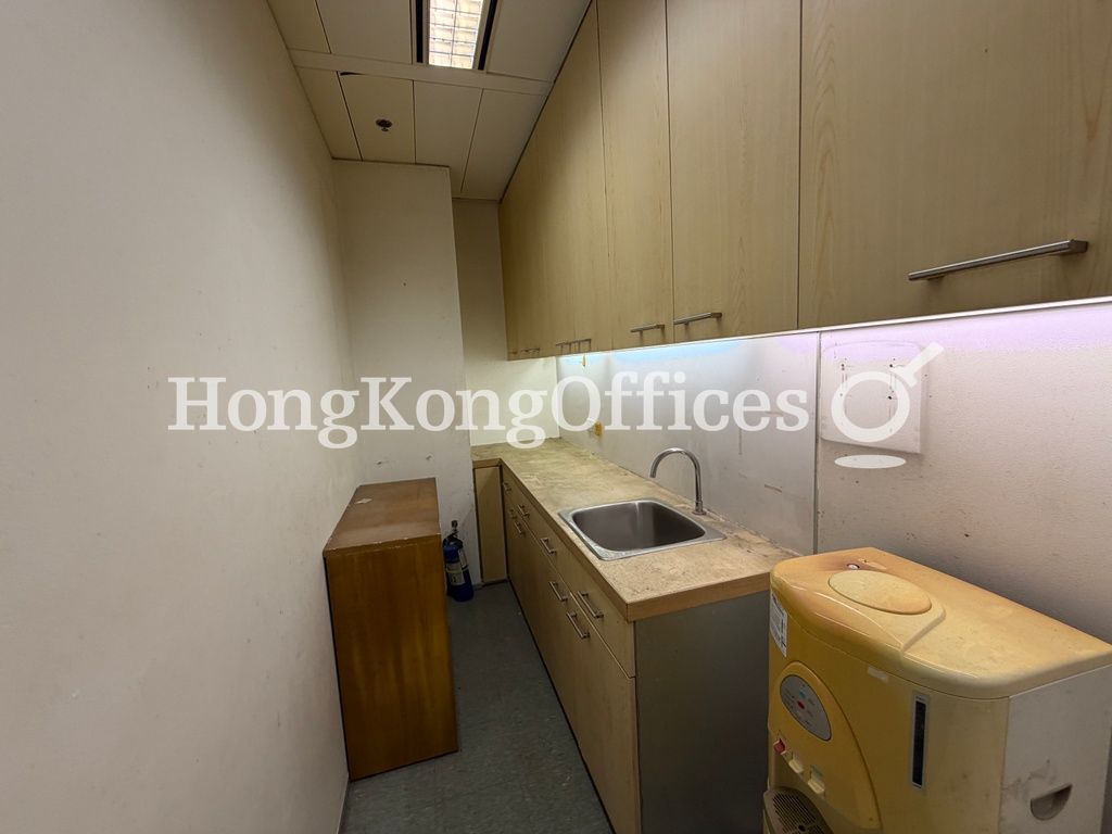 Queen's Road Central, 8