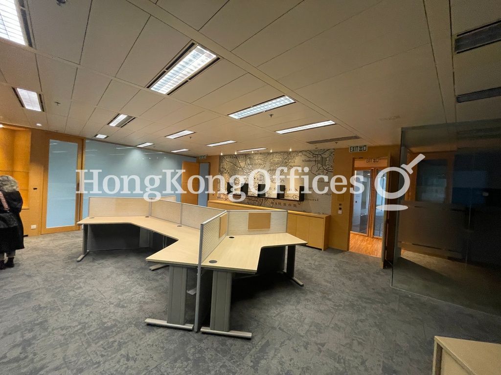 Queen's Road Central, 8