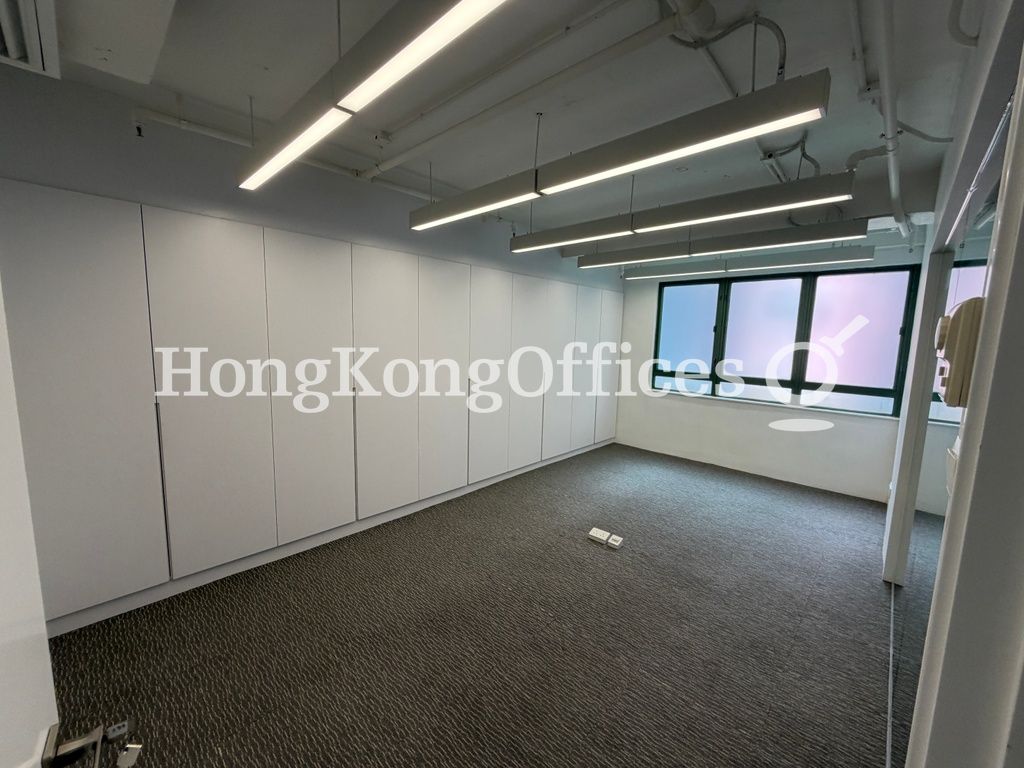 华创大厦 (OfficePlus @Wan Chai)