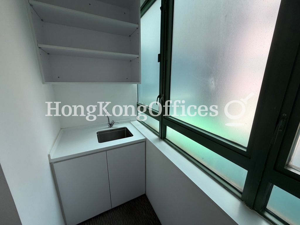 華創大廈 (OfficePlus @Wan Chai)