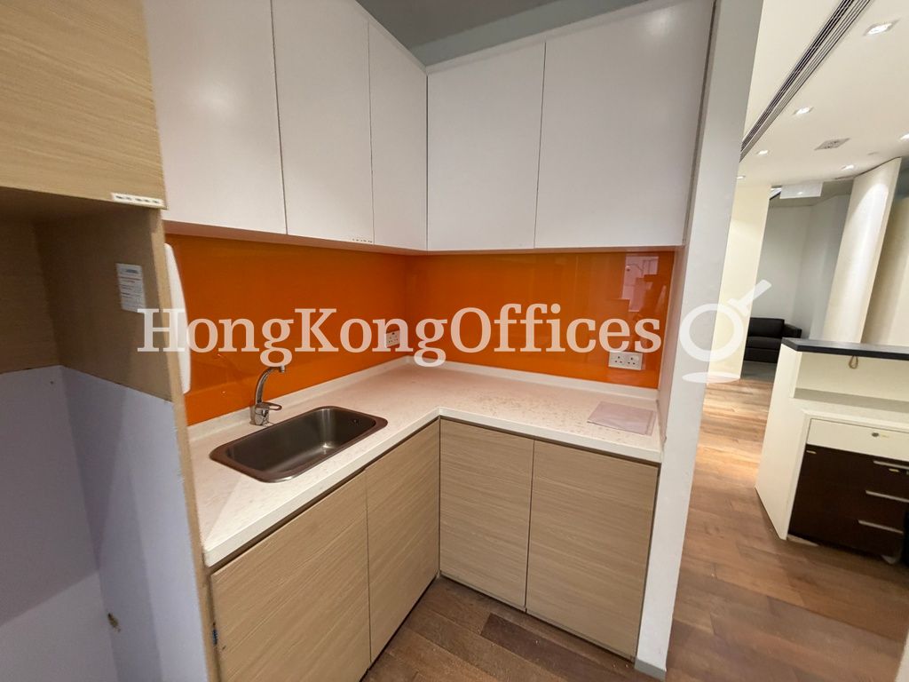 Queen's Road Central, 8