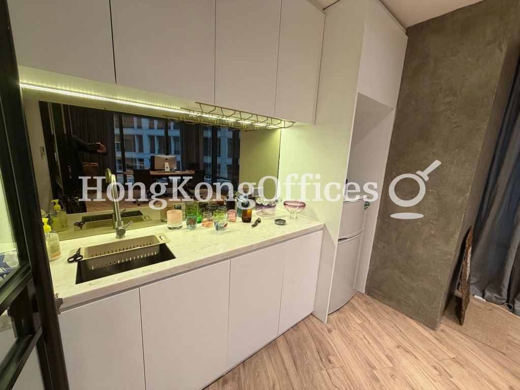 Queen's Road Central, 9