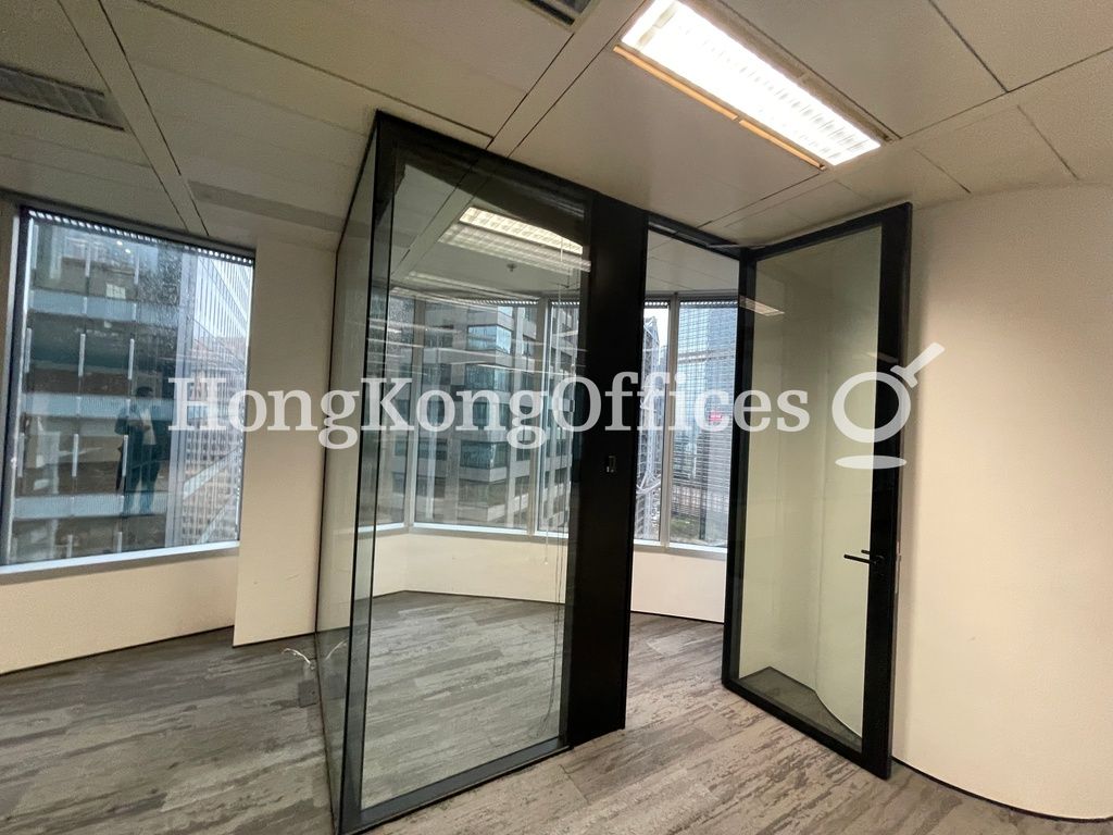 Queen's Road Central, 8