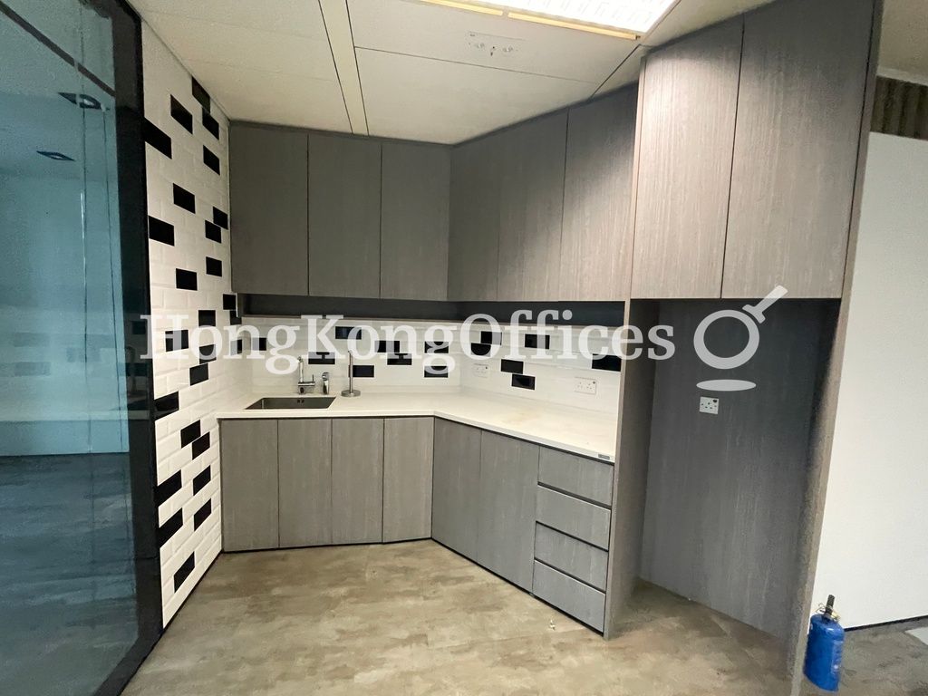 Queen's Road Central, 8