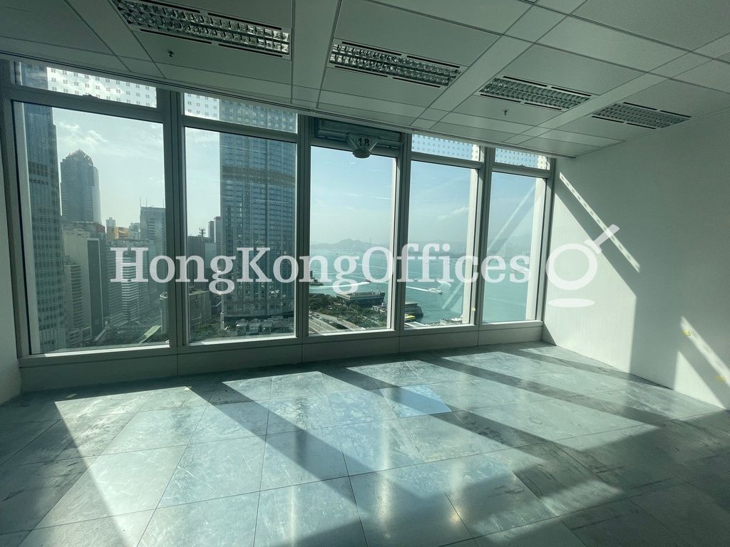 國際金融中心2座