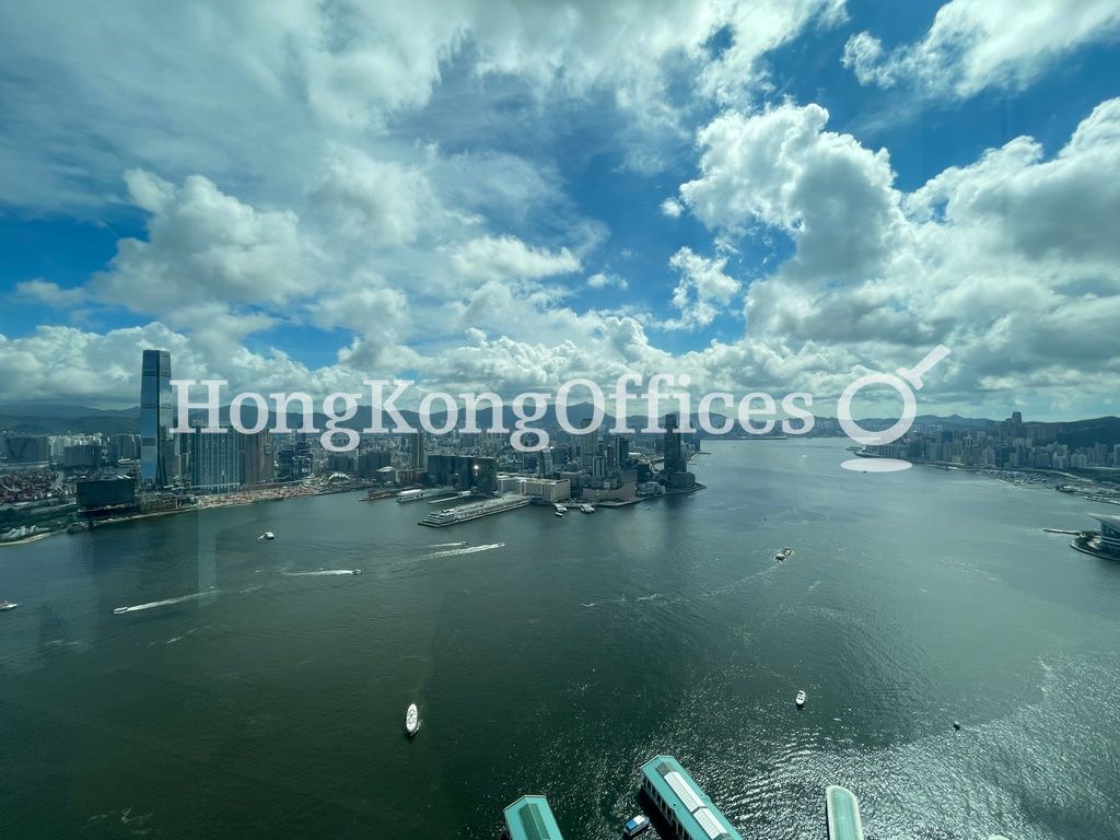 國際金融中心2座