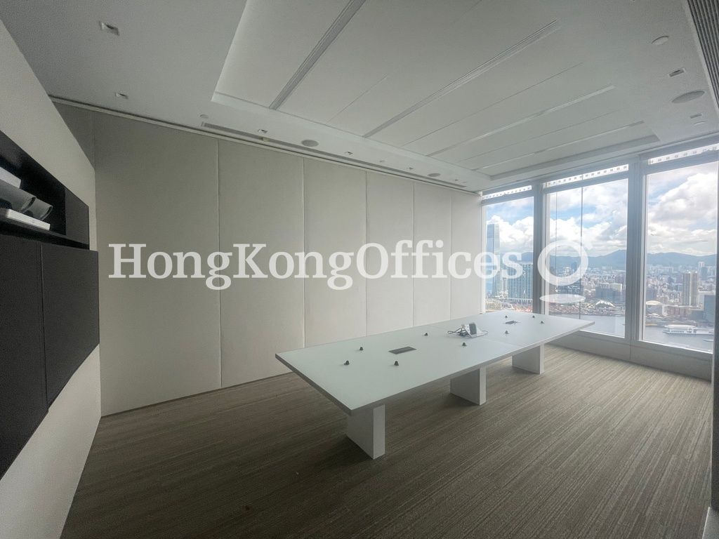 國際金融中心2座