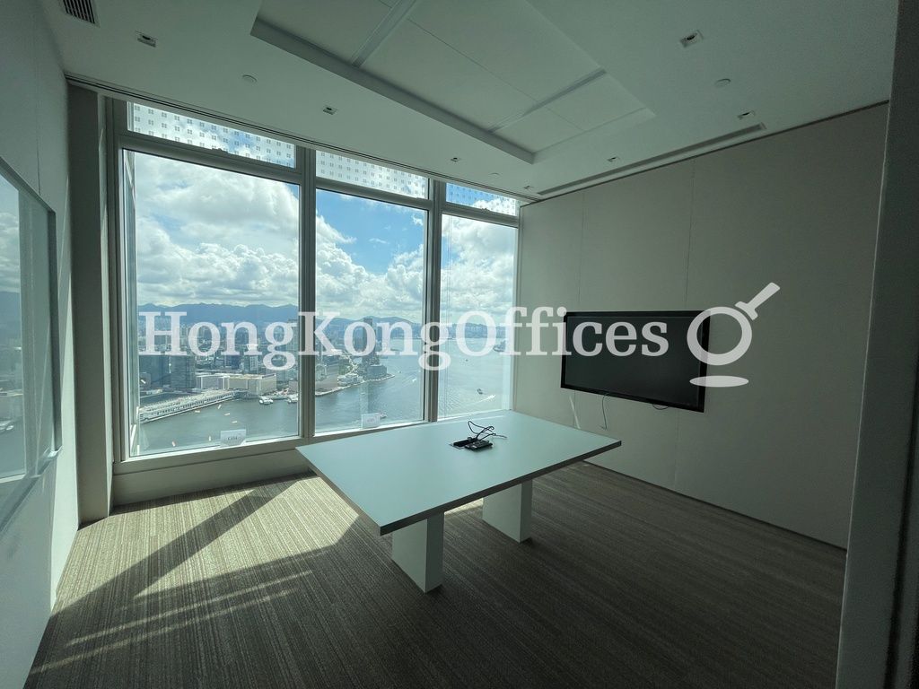 國際金融中心2座