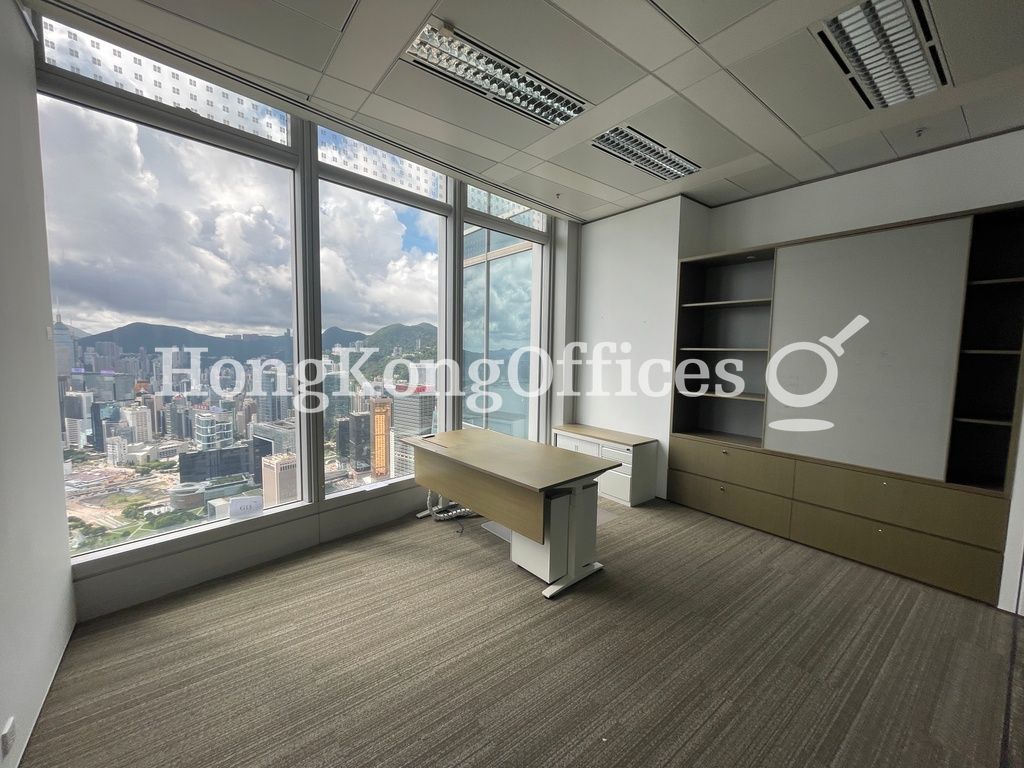 國際金融中心2座