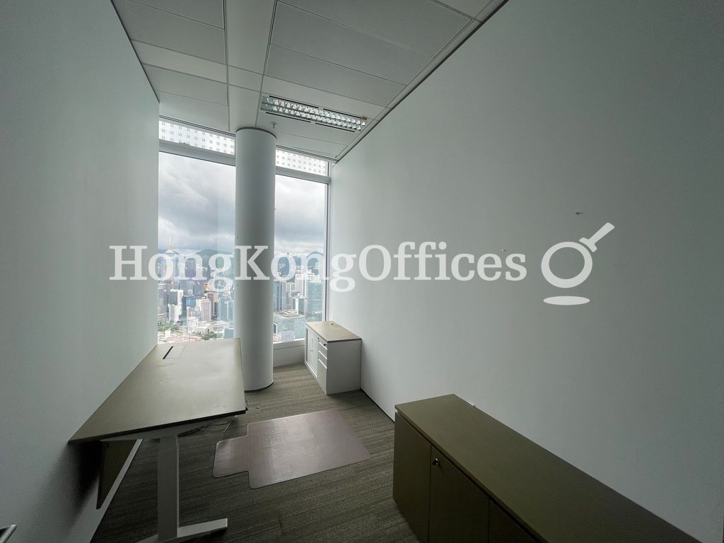 國際金融中心2座