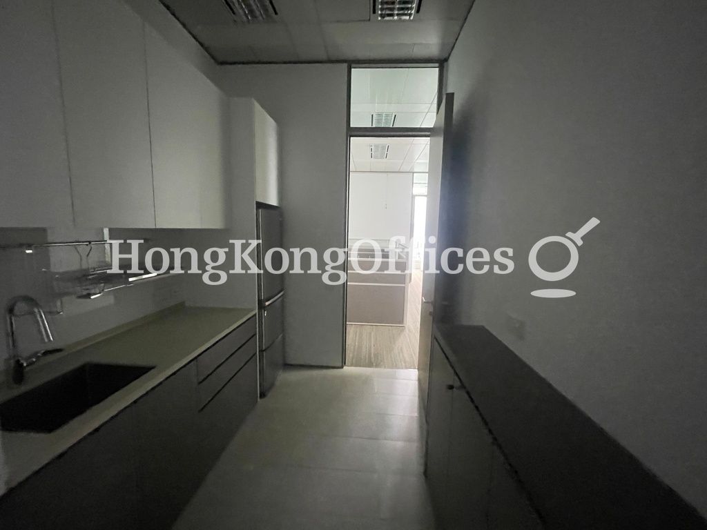 國際金融中心2座